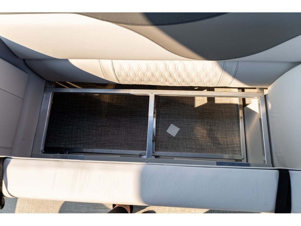 2025 Tahoe Sport 85 Elite Windshield (23 ft) - Image 13