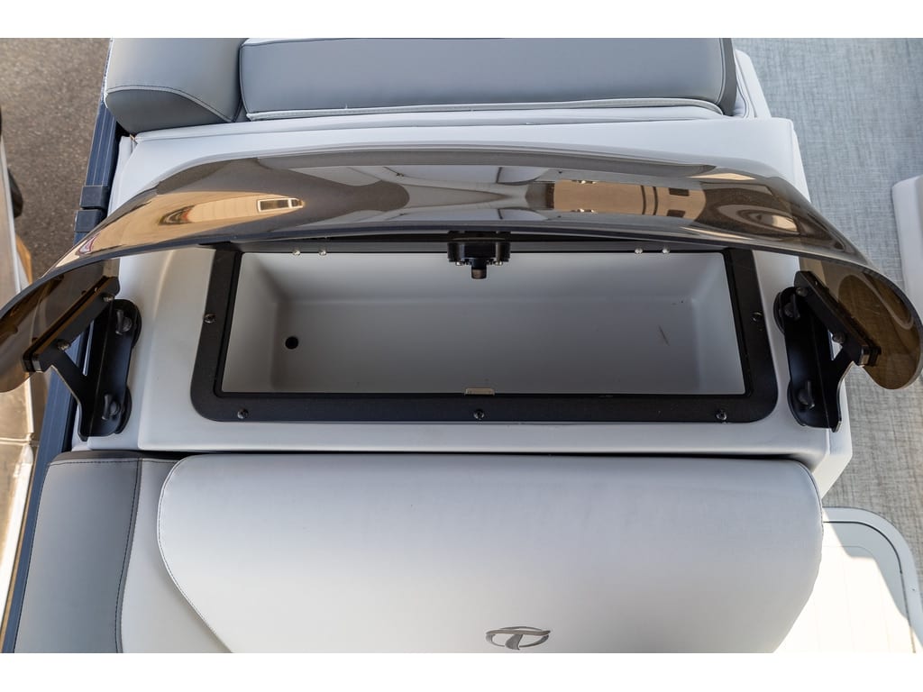 2025 Tahoe Sport 85 Elite Windshield (23 ft) - Image 14