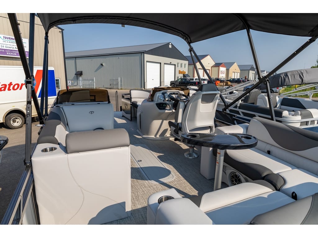 2025 Tahoe Sport 85 Elite Windshield (23 ft) - Image 6