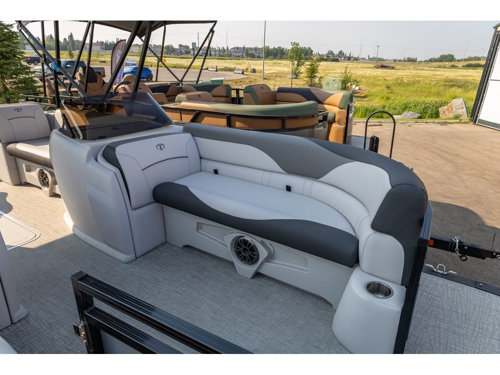 2025 Tahoe Sport 85 Elite Windshield (23 ft) - Image 16