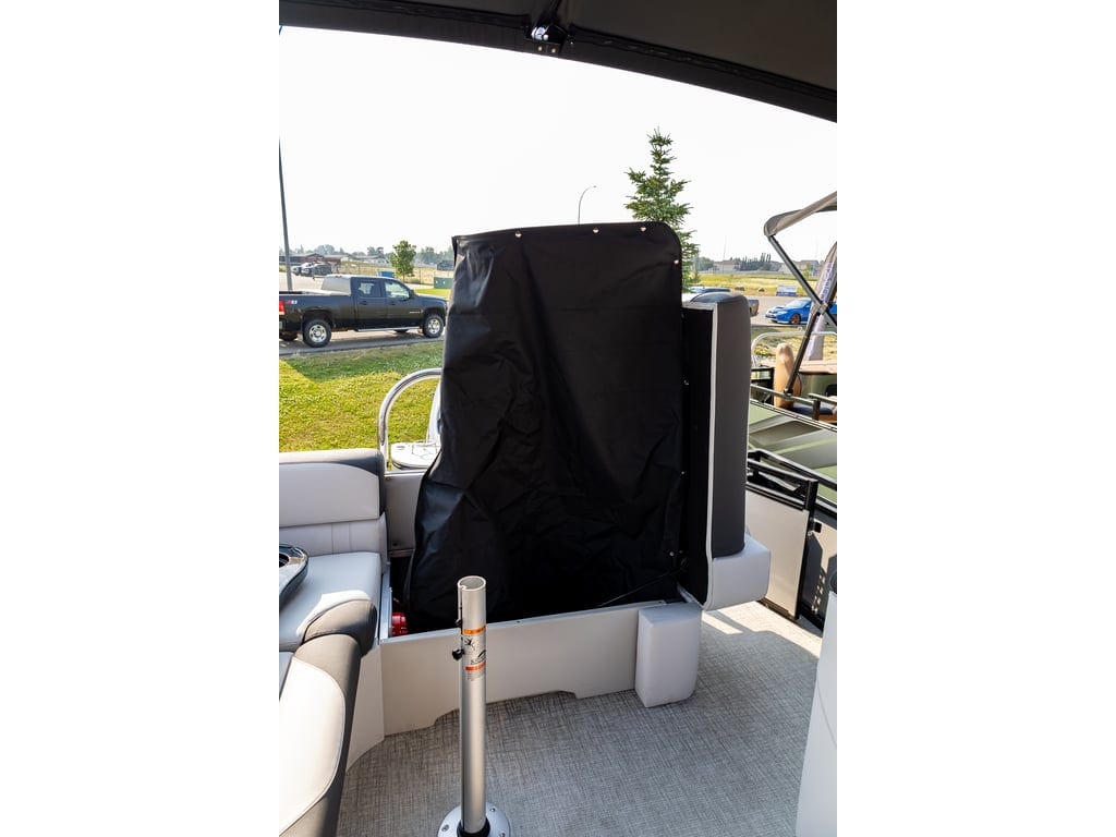 2025 Tahoe Sport 85 Elite Windshield (23 ft) - Image 9