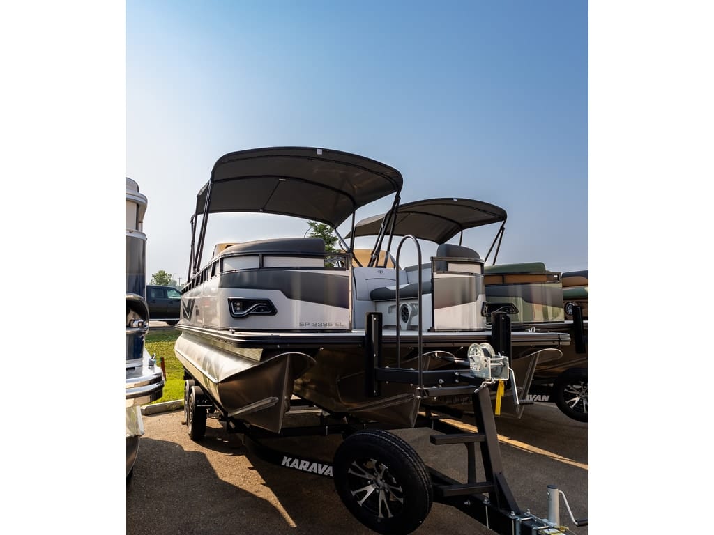 2025 Tahoe Sport 85 Elite Windshield (23 ft) - Image 3