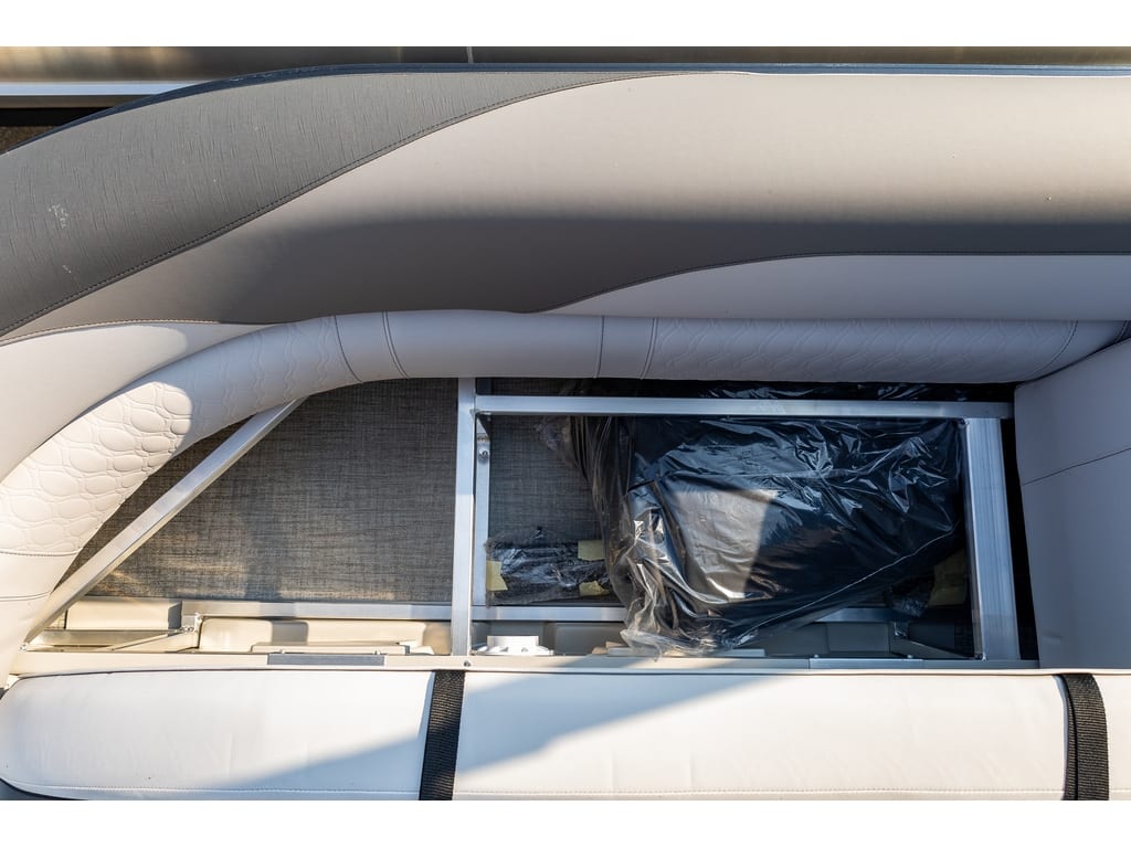 2025 Tahoe Sport 85 Elite Windshield (23 ft) - Image 18
