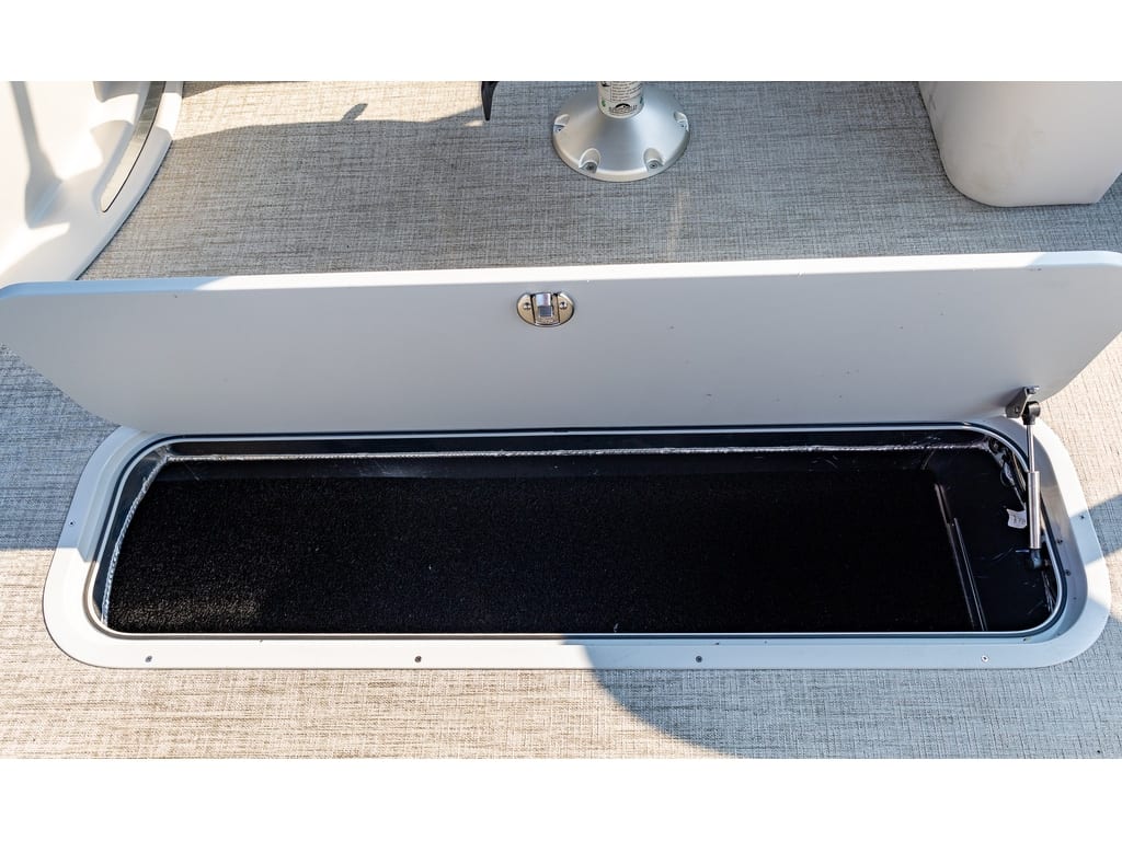 2025 Tahoe Sport 85 Elite Windshield (23 ft) - Image 20