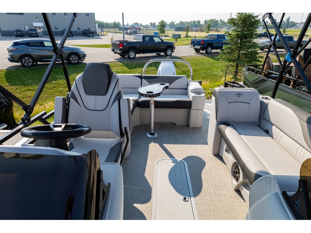 2025 Tahoe Sport 85 Elite Windshield (23 ft) - Image 15