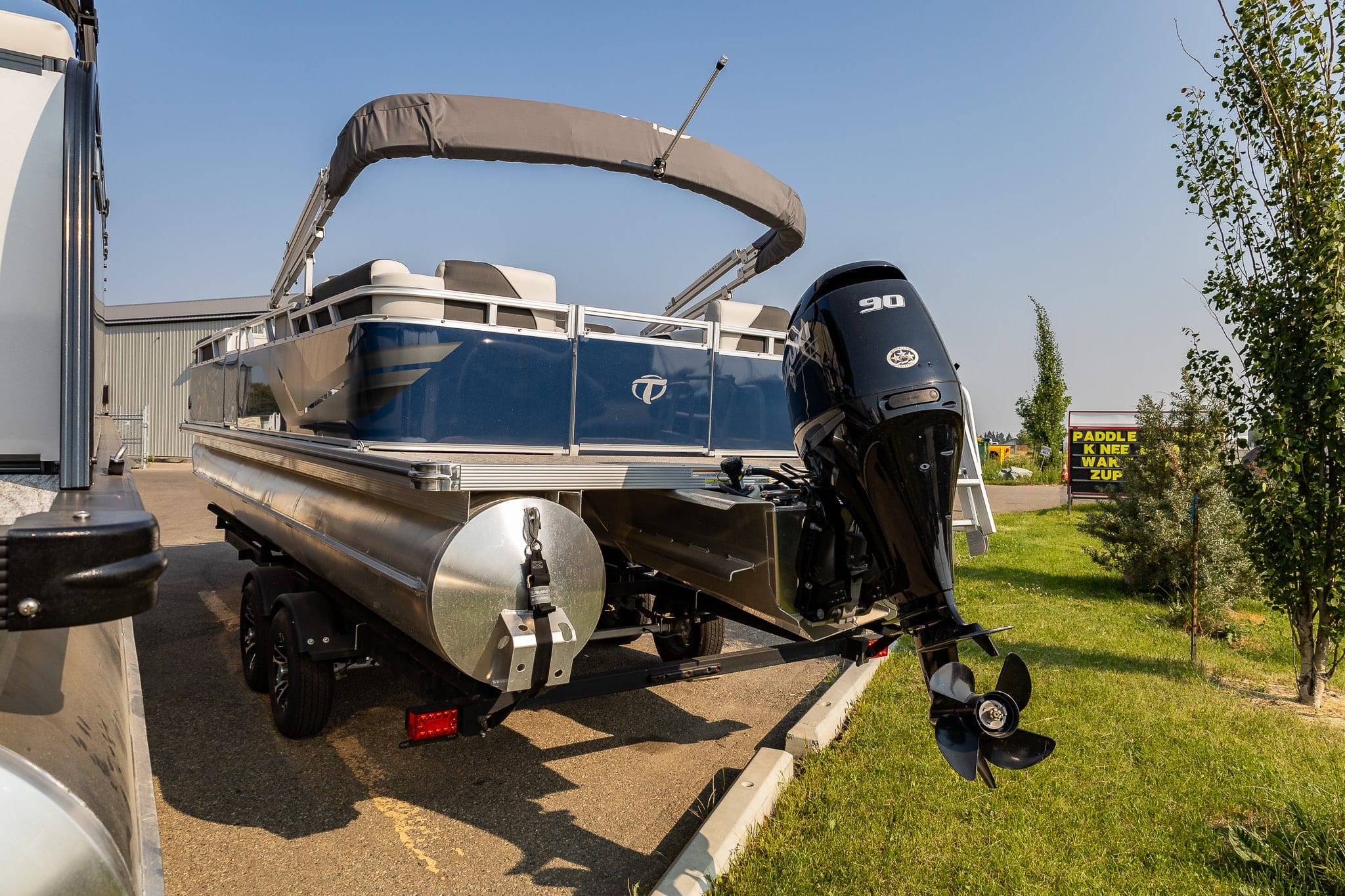 Tahoe Pontoon Boat - Sport Quad Lounge 2380 - Image 5