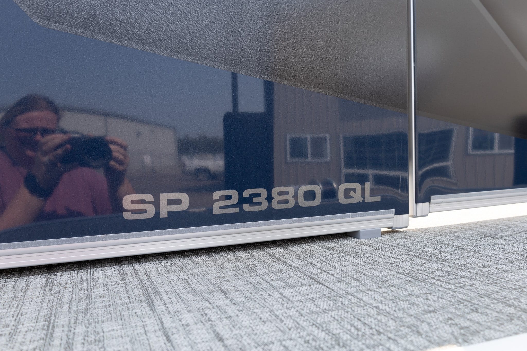 Tahoe Pontoon Boat - Sport Quad Lounge 2380 - Image 6