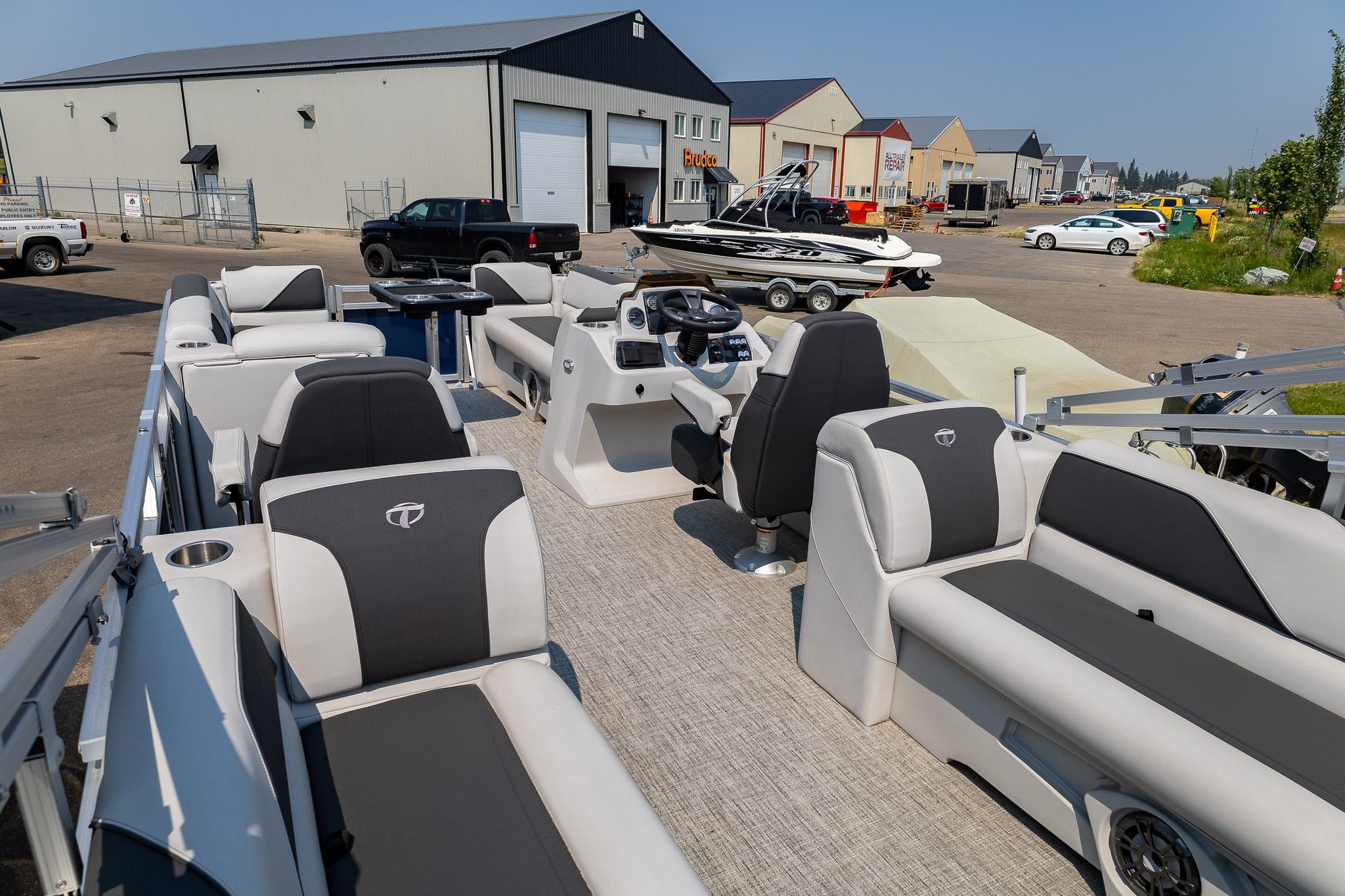 Tahoe Pontoon Boat - Sport Quad Lounge 2380 - Image 7