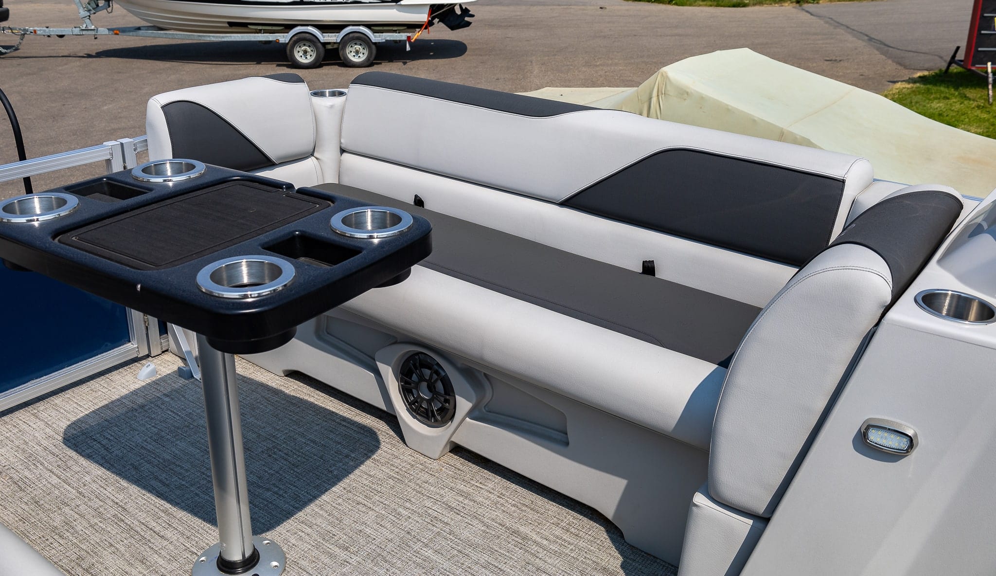 Tahoe Pontoon Boat - Sport Quad Lounge 2380 - Image 12