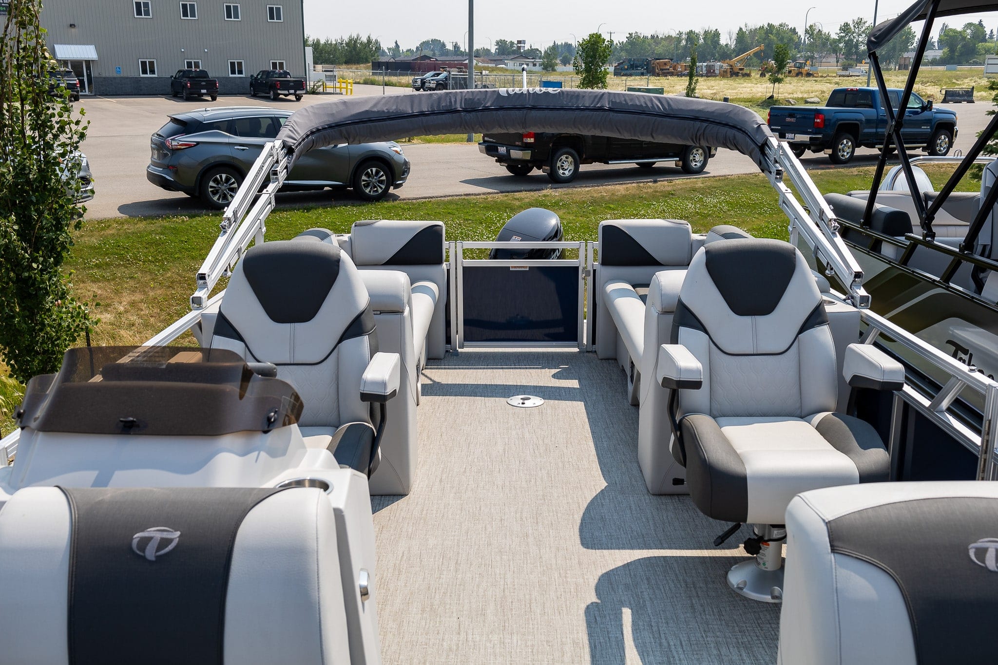 Tahoe Pontoon Boat - Sport Quad Lounge 2380 - Image 13