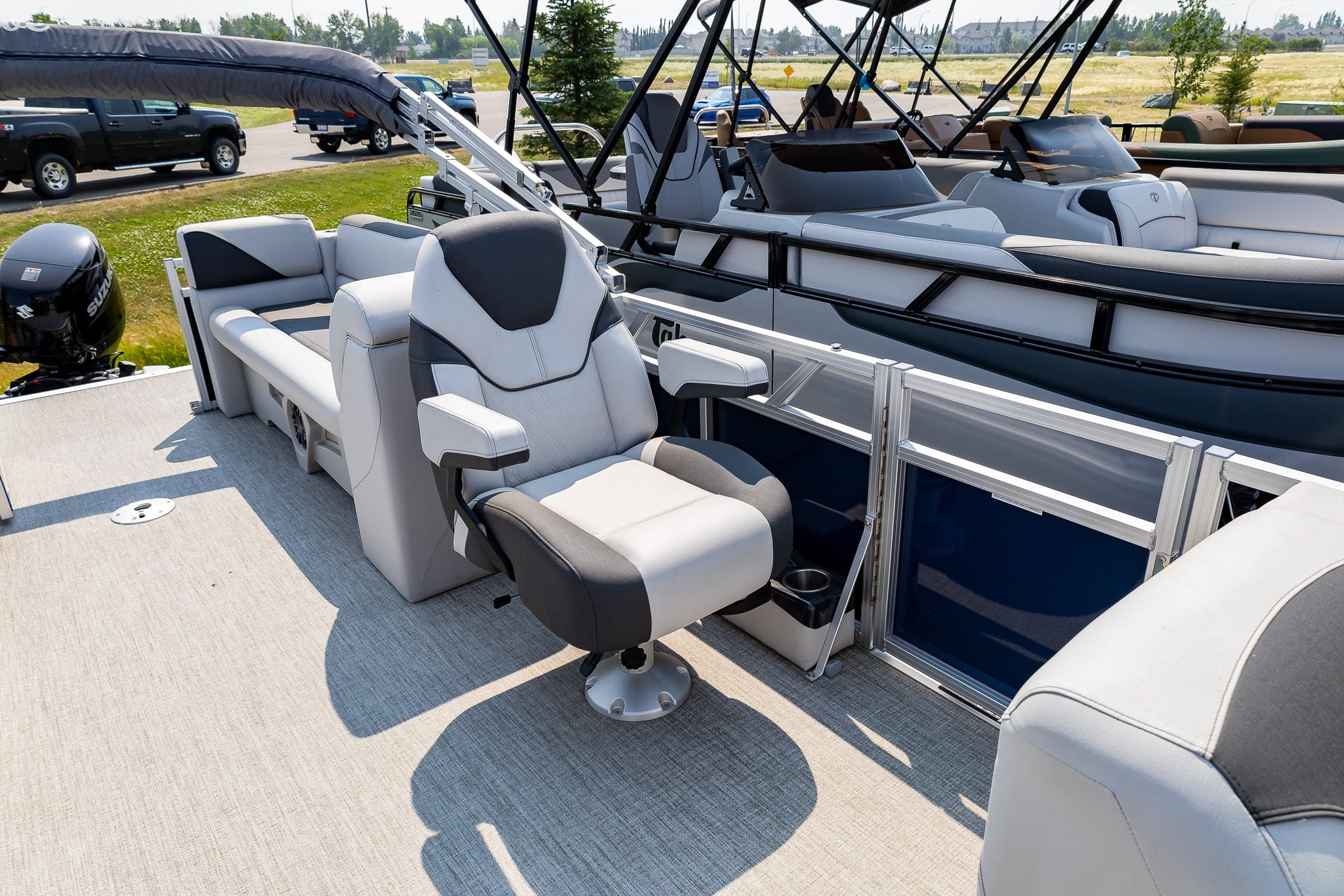 Tahoe Pontoon Boat - Sport Quad Lounge 2380 - Image 19