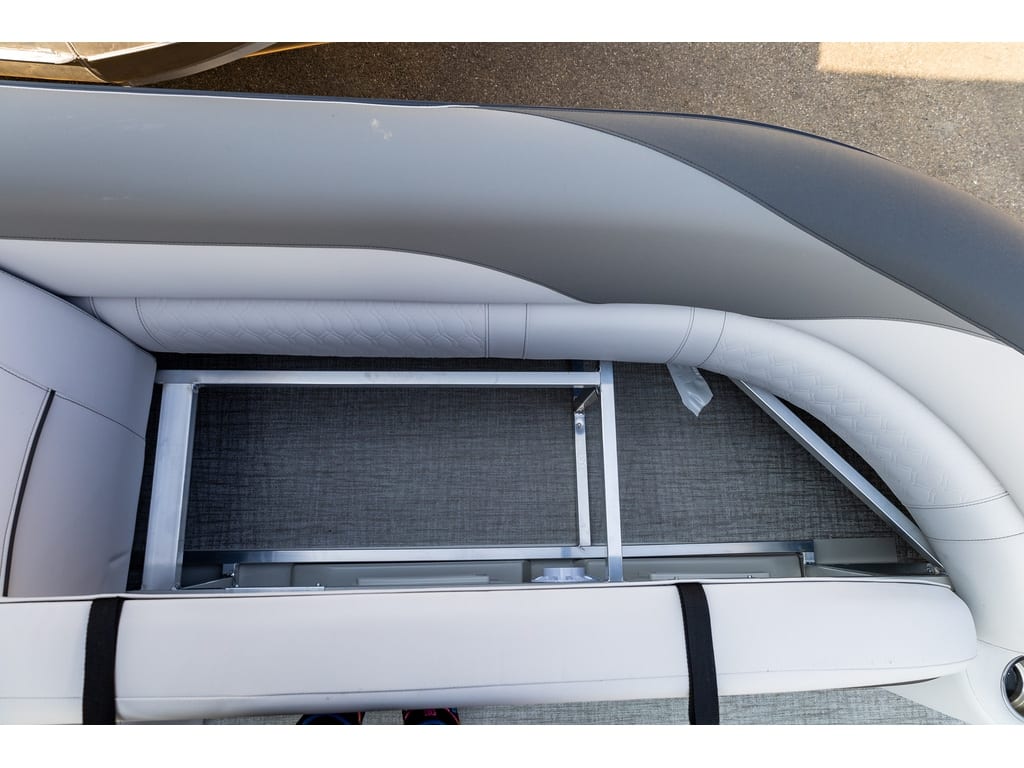 2025 Tahoe Sport 85 Elite Windshield (23 ft) - Image 17