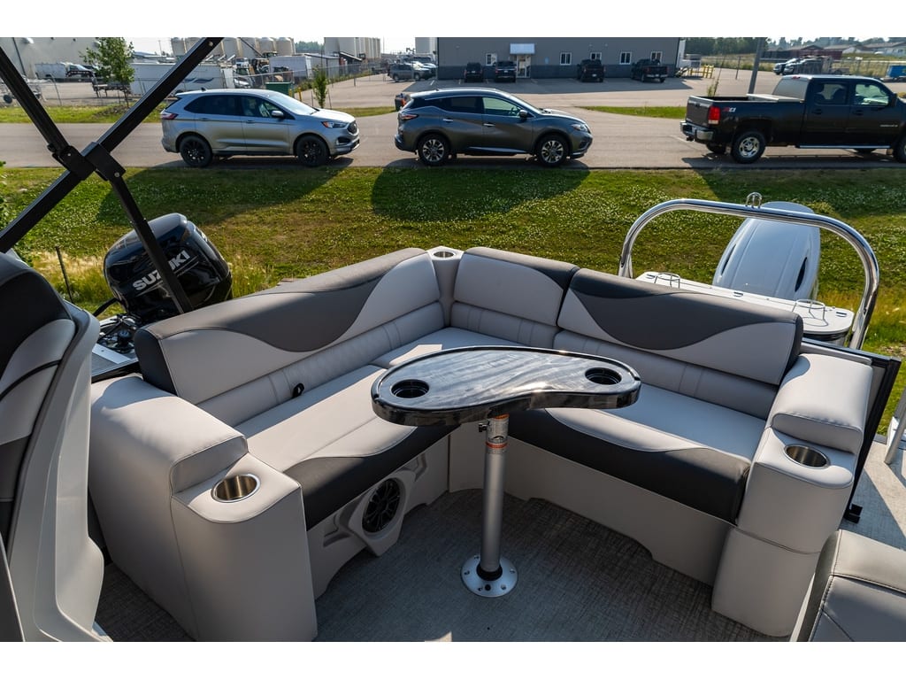 2025 Tahoe Sport 85 Elite Windshield (23 ft) - Image 7